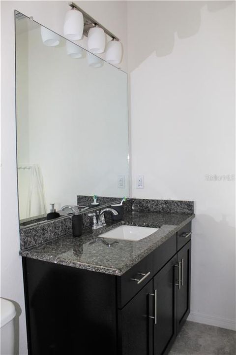 Vendido Recientemente: $319,999 (3 camas, 2 baños, 2296 Pies cuadrados)