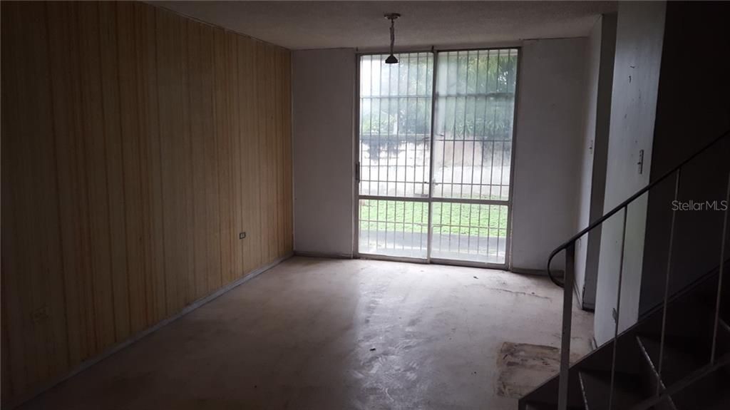 Vendido Recientemente: $86,000 (4 camas, 2 baños, 1650 Pies cuadrados)