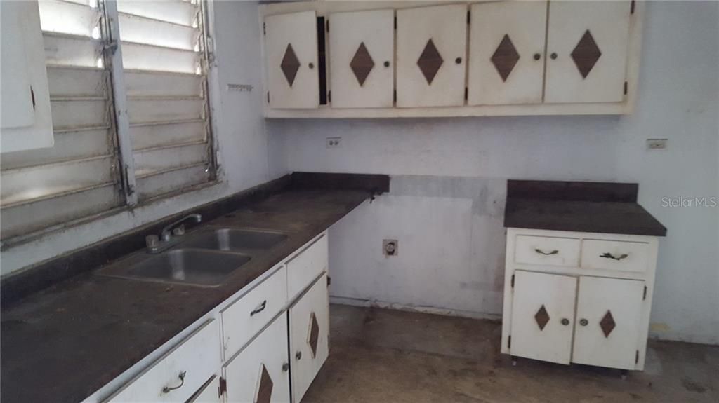 Vendido Recientemente: $86,000 (4 camas, 2 baños, 1650 Pies cuadrados)