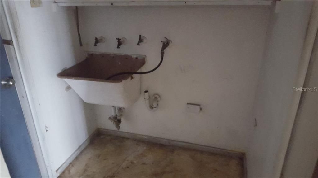 Vendido Recientemente: $86,000 (4 camas, 2 baños, 1650 Pies cuadrados)