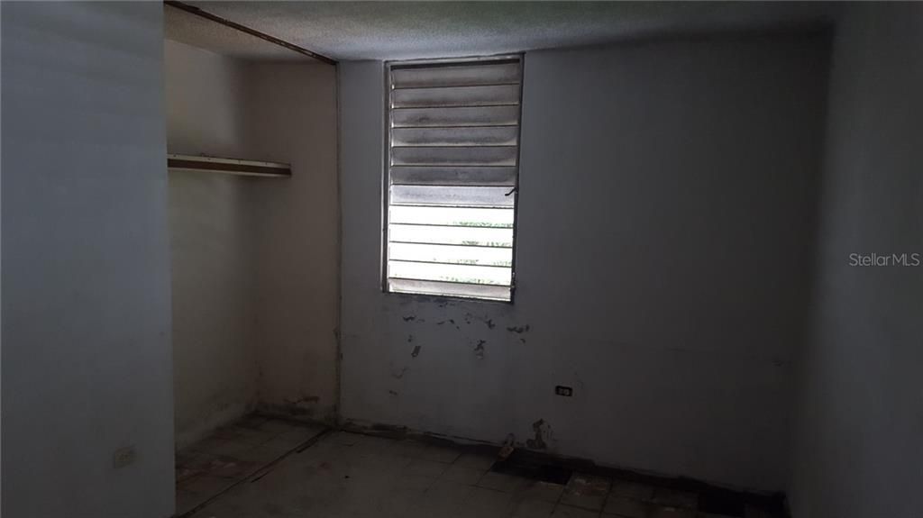 Vendido Recientemente: $86,000 (4 camas, 2 baños, 1650 Pies cuadrados)