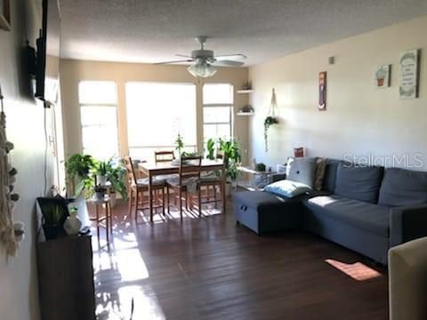 Active With Contract: $950 (1 beds, 1 baths, 627 Square Feet)