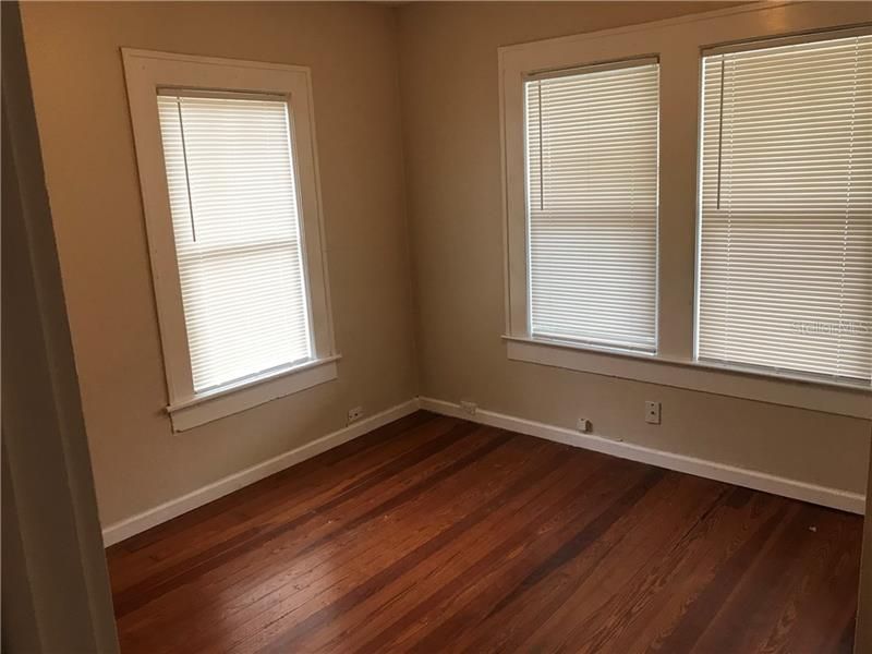 Recently Rented: $895 (3 beds, 1 baths, 900 Square Feet)