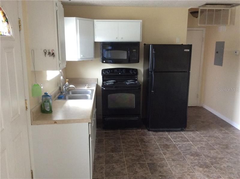 Recently Rented: $725 (2 beds, 1 baths, 1056 Square Feet)