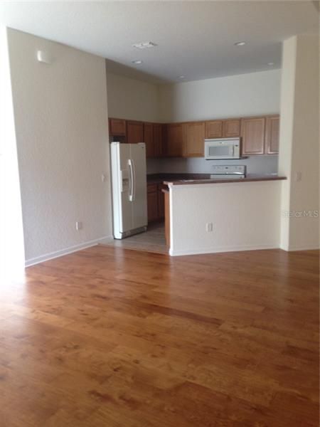 Recently Rented: $1,300 (2 beds, 2 baths, 1221 Square Feet)