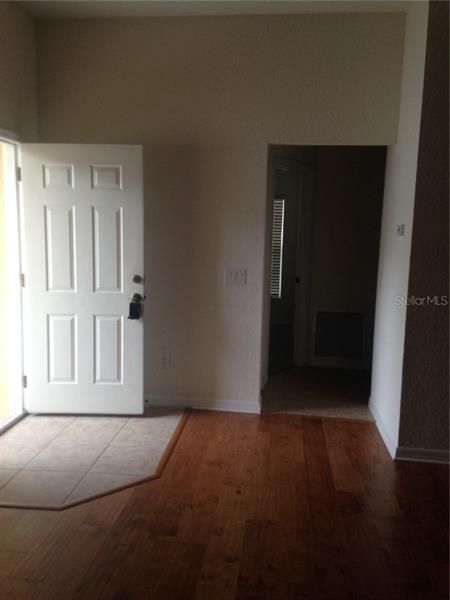 Recently Rented: $1,300 (2 beds, 2 baths, 1221 Square Feet)