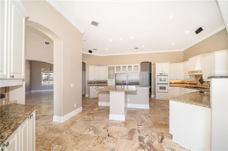Recently Sold: $1,075,000 (5 beds, 3 baths, 4254 Square Feet)