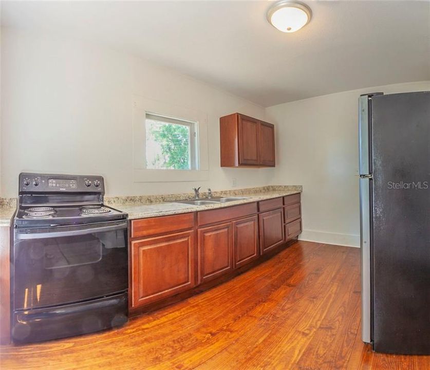 Recently Rented: $850 (2 beds, 1 baths, 934 Square Feet)