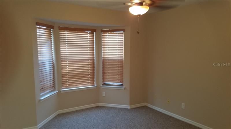 Recently Rented: $950 (2 beds, 1 baths, 920 Square Feet)