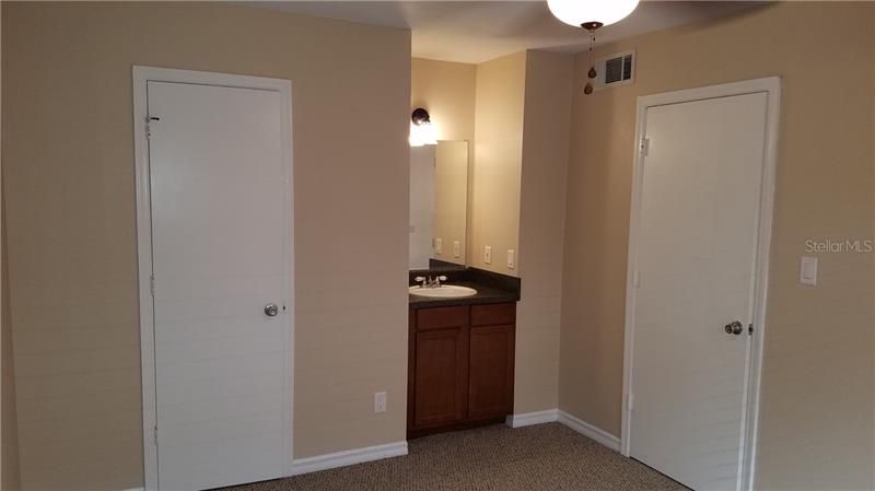 Recently Rented: $950 (2 beds, 1 baths, 920 Square Feet)
