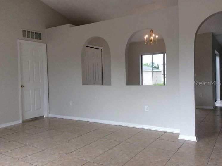 Recently Rented: $1,350 (3 beds, 2 baths, 1555 Square Feet)