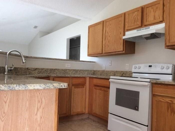Recently Rented: $1,350 (3 beds, 2 baths, 1555 Square Feet)