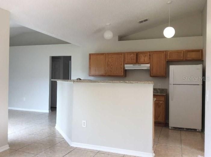 Recently Rented: $1,350 (3 beds, 2 baths, 1555 Square Feet)