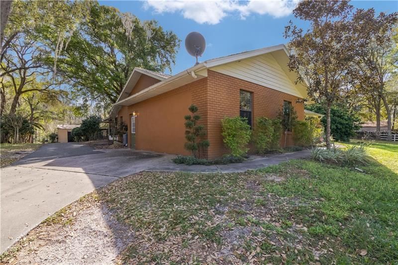 Recently Sold: $345,000 (6 beds, 2 baths, 3512 Square Feet)