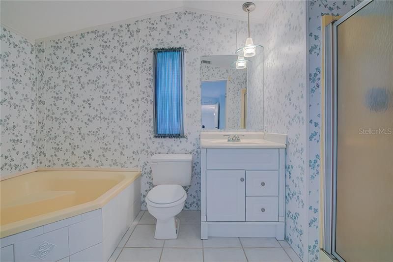 最近售出: $69,900 (3 贝兹, 1 浴室, 952 平方英尺)