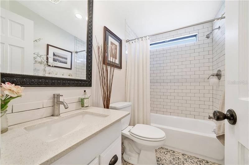 最近售出: $149,000 (2 贝兹, 2 浴室, 1100 平方英尺)