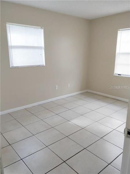 Recently Rented: $995 (2 beds, 1 baths, 812 Square Feet)
