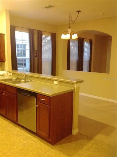 Recently Rented: $1,450 (3 beds, 2 baths, 1855 Square Feet)