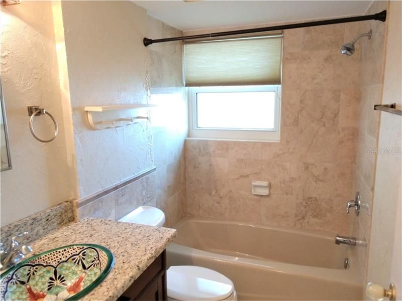 Недавно арендовано: $1,400 (2 спален, 2 ванн, 1201 Квадратных фут)
