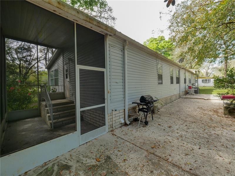 Recently Sold: $90,000 (3 beds, 2 baths, 1624 Square Feet)