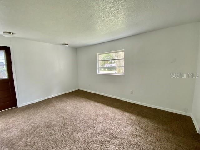 Recently Rented: $950 (3 beds, 2 baths, 1477 Square Feet)