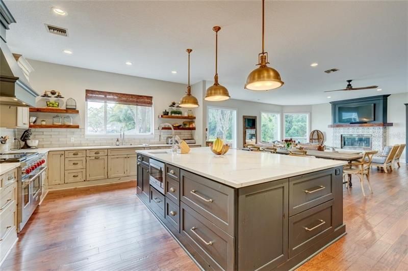 Recently Sold: $1,395,000 (5 beds, 5 baths, 5709 Square Feet)