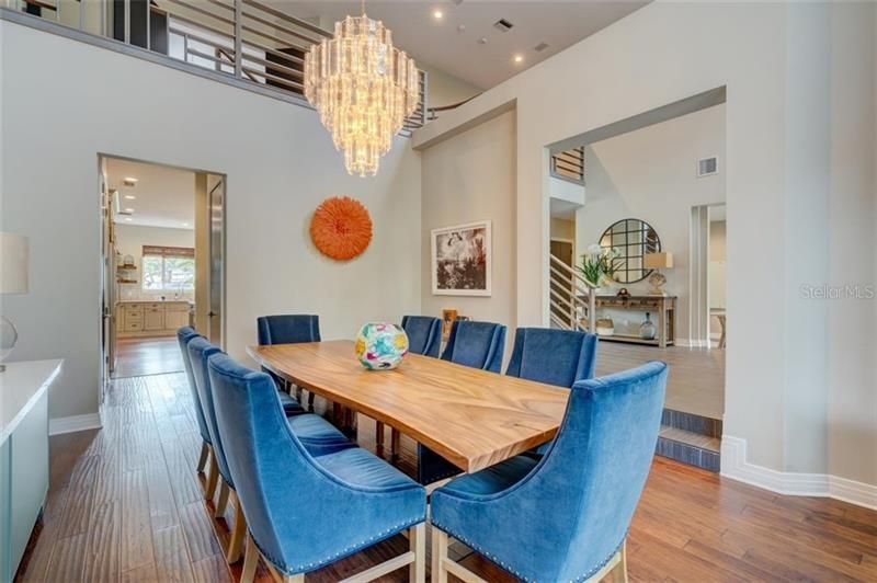 Recently Sold: $1,395,000 (5 beds, 5 baths, 5709 Square Feet)