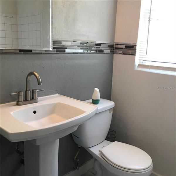 Recently Rented: $1,100 (3 beds, 1 baths, 931 Square Feet)