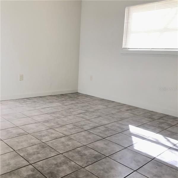 Recently Rented: $1,100 (3 beds, 1 baths, 931 Square Feet)
