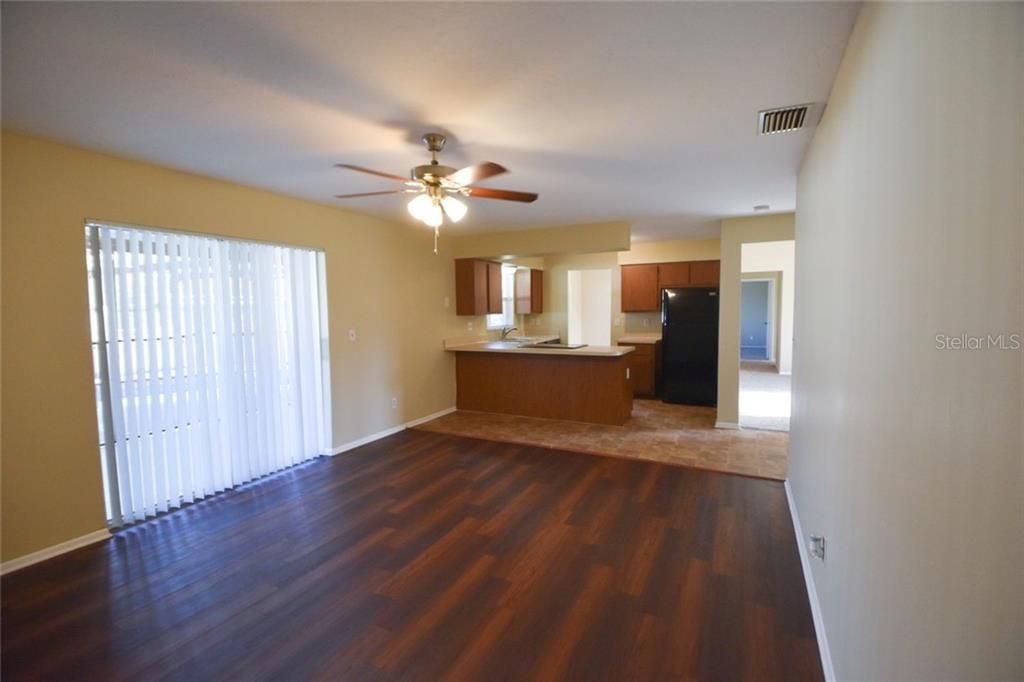 Recently Rented: $1,695 (3 beds, 2 baths, 1449 Square Feet)