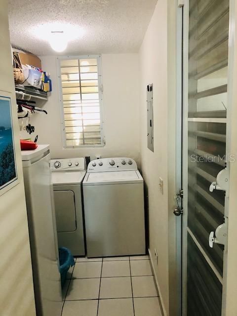 Vendido Recientemente: $309,000 (4 camas, 2 baños, 2400 Pies cuadrados)