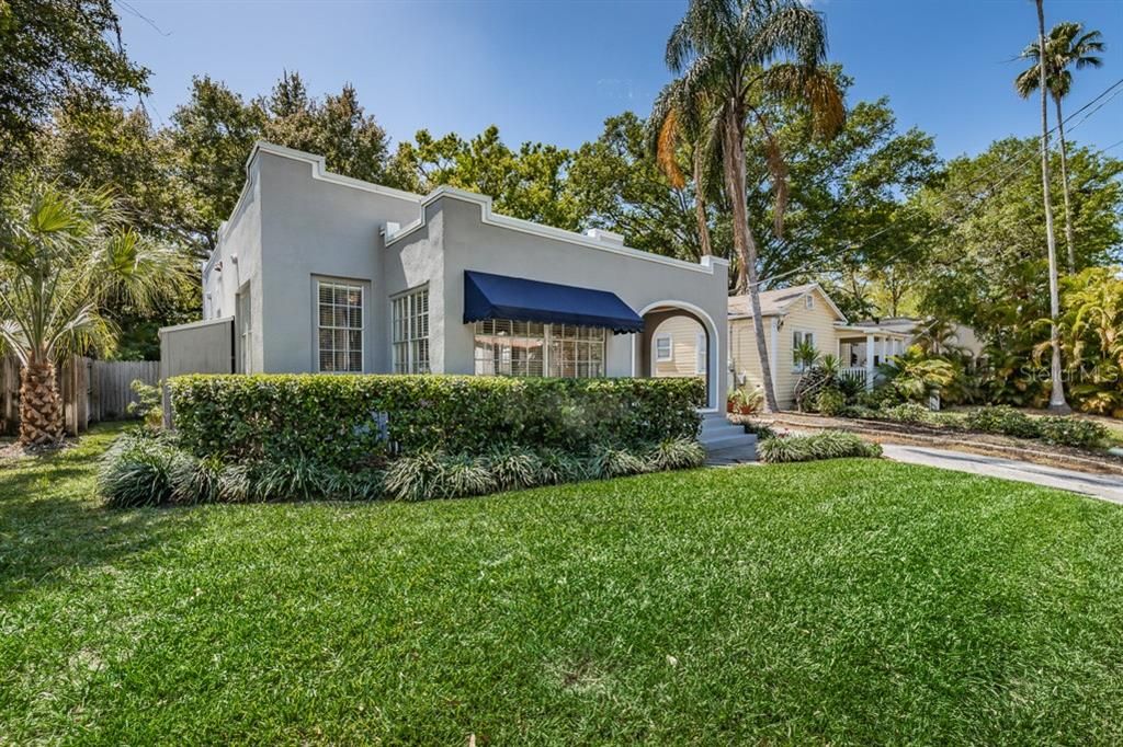 Recently Sold: $400,000 (2 beds, 1 baths, 1056 Square Feet)