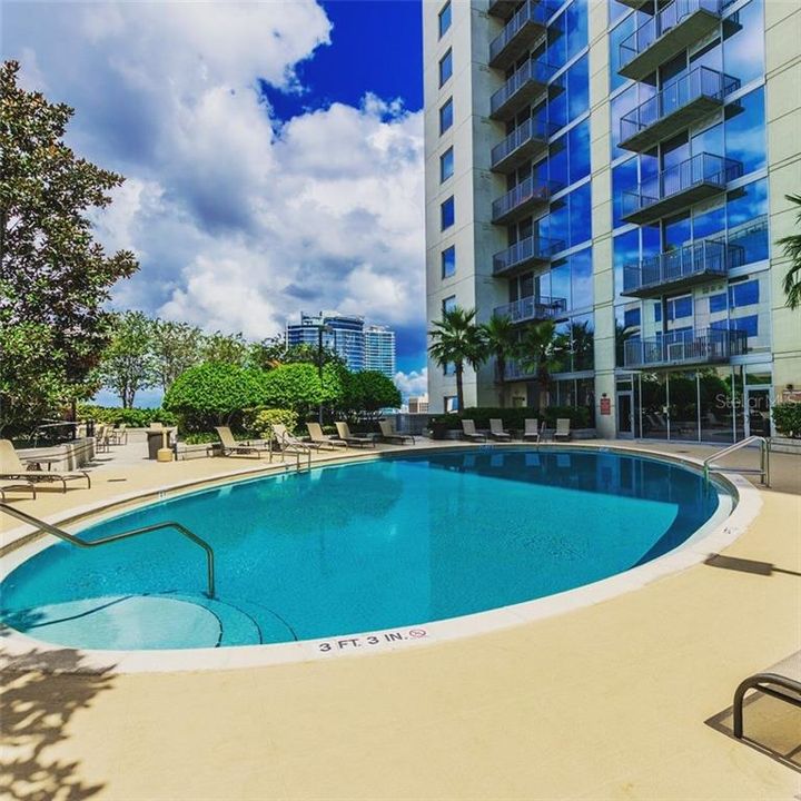 Recently Sold: $215,000 (1 beds, 1 baths, 730 Square Feet)