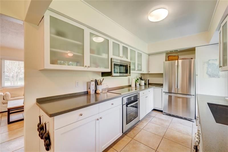 Recently Sold: $320,000 (2 beds, 1 baths, 1042 Square Feet)