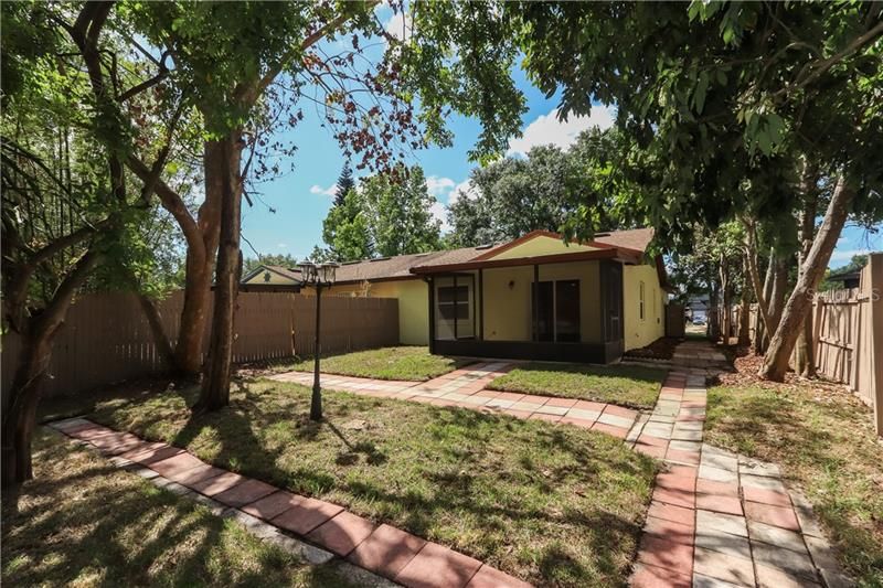 Recently Sold: $196,900 (2 beds, 1 baths, 944 Square Feet)