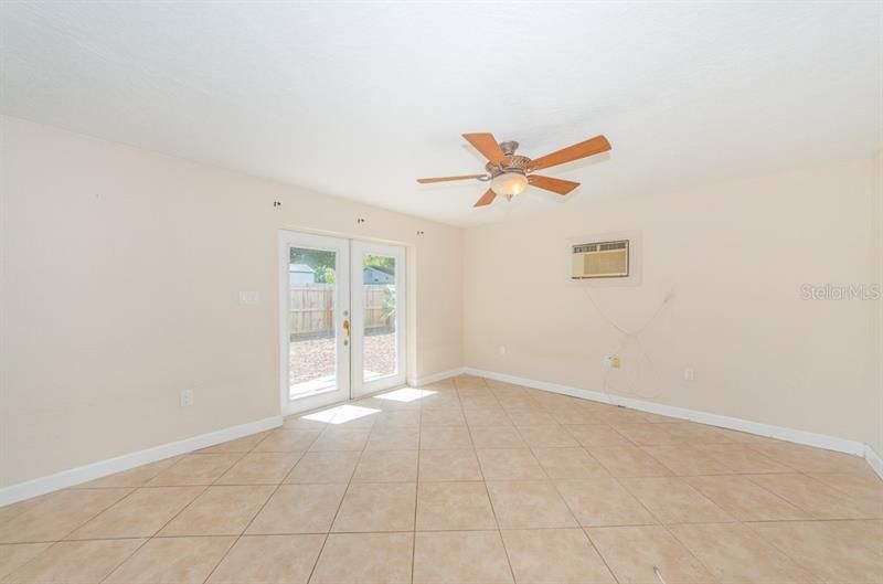 Recently Sold: $255,000 (3 beds, 2 baths, 1565 Square Feet)