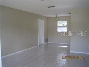 Recently Rented: $1,050 (3 beds, 2 baths, 999 Square Feet)