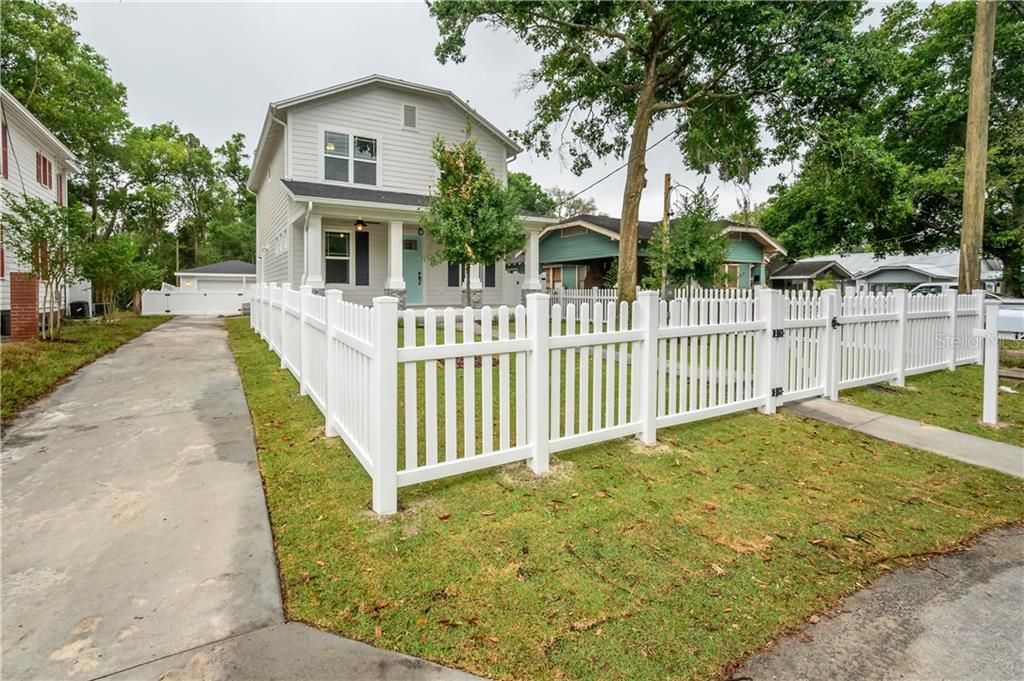 Recently Sold: $650,000 (4 beds, 3 baths, 1907 Square Feet)