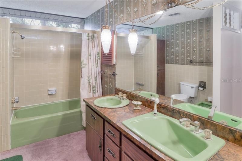 Недавно продано: $395,000 (4 спален, 4 ванн, 3584 Квадратных фут)