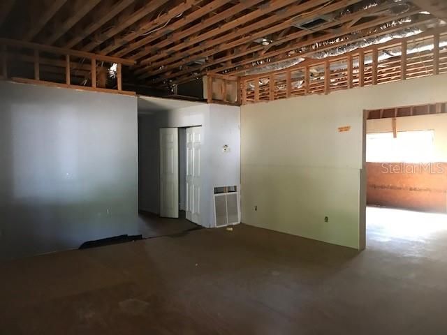 Recently Sold: $95,000 (3 beds, 2 baths, 2758 Square Feet)