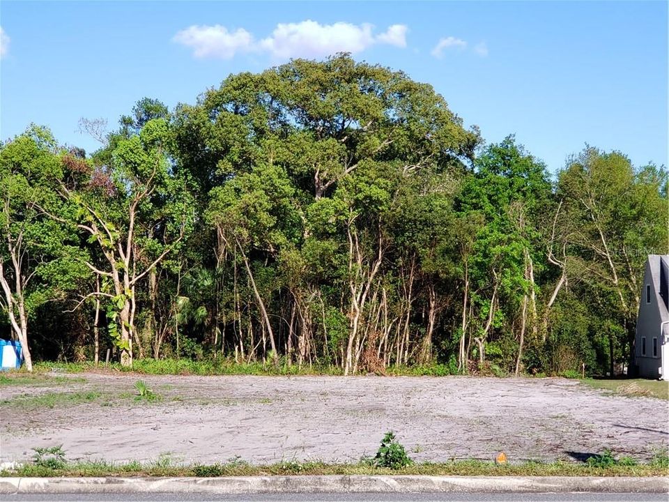 Vendido Recientemente: $90,000 (0.42 acres)