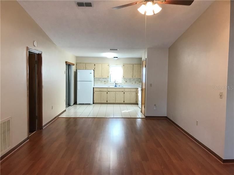 Recently Rented: $995 (2 beds, 2 baths, 918 Square Feet)