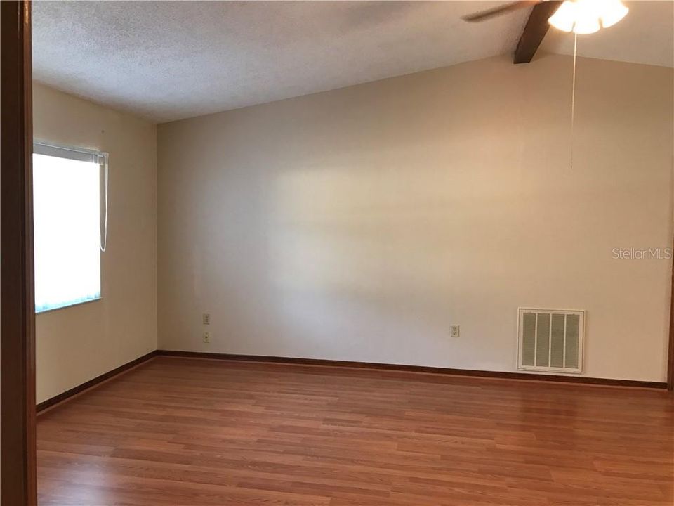 Recently Rented: $995 (2 beds, 2 baths, 918 Square Feet)