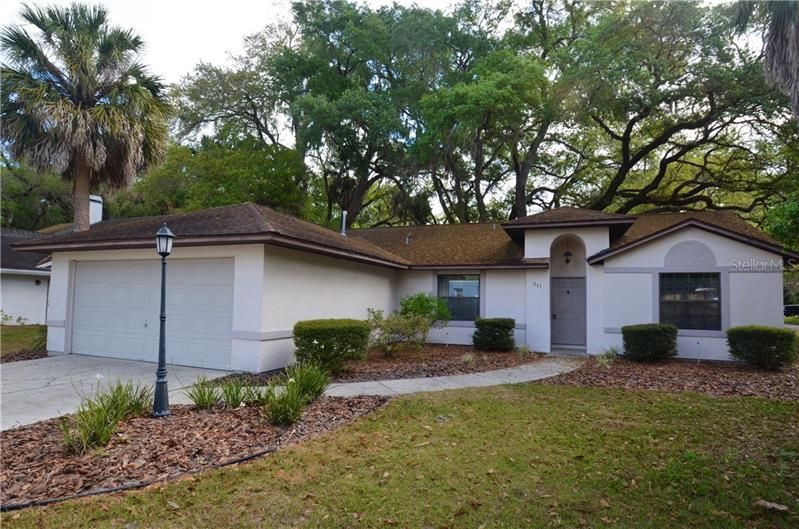 Recently Rented: $1,550 (3 beds, 2 baths, 1554 Square Feet)