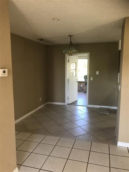 Recently Rented: $1,150 (3 beds, 1 baths, 1025 Square Feet)