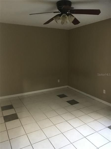 Recently Rented: $1,150 (3 beds, 1 baths, 1025 Square Feet)