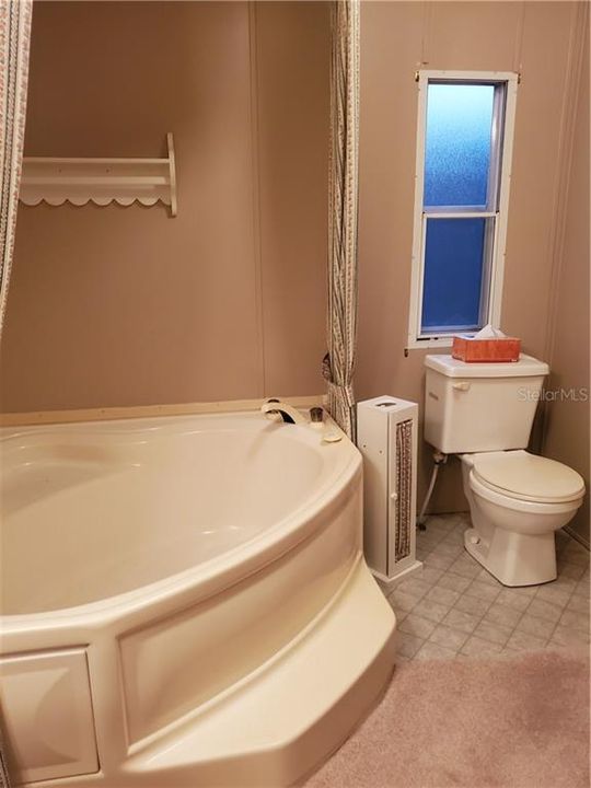 Master Garden Tub