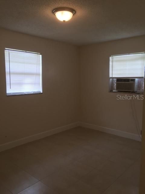 Recently Rented: $900 (3 beds, 1 baths, 864 Square Feet)