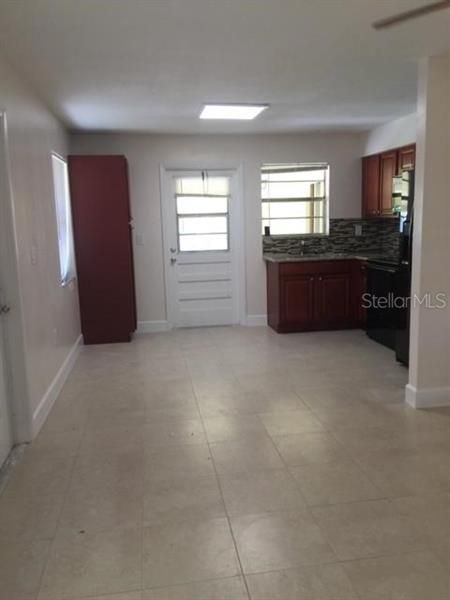 Recently Rented: $900 (3 beds, 1 baths, 864 Square Feet)