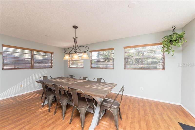Recently Sold: $190,000 (3 beds, 1 baths, 1332 Square Feet)